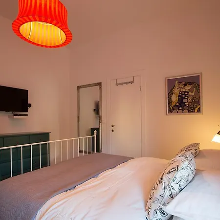 Maggie Apartment Split