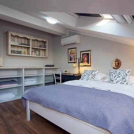 Maggie Apartment