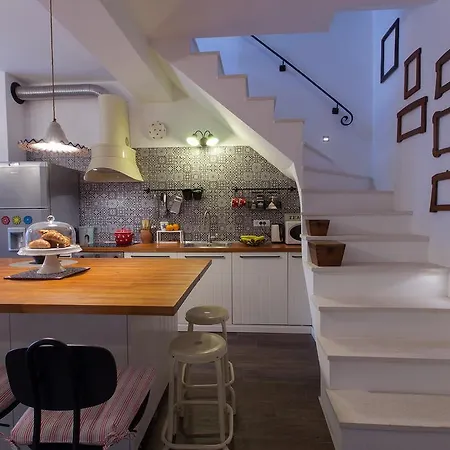 Maggie Apartment Split
